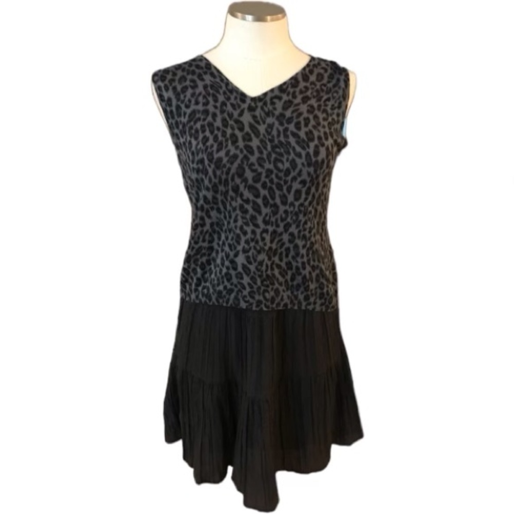 Silk Sleeveless Leopard Print Sweater and Cotton Panel Pleated Skirt Crinkle